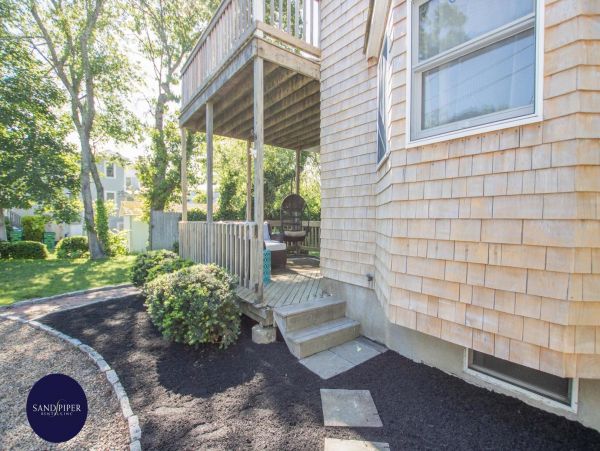 Cape Cod Home 995423