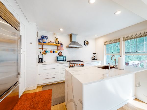The Hamptons Four Bedroom Luxury Rental Vacation Pool Home