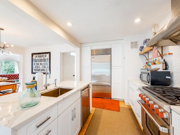 The Hamptons Four Bedroom Luxury Rental Vacation Pool Home
