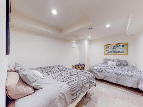 The Hamptons Four Bedroom Luxury Rental Vacation Pool Home