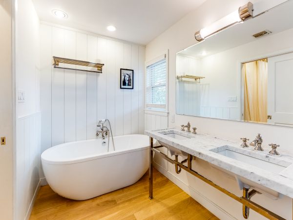 The Hamptons Four Bedroom Luxury Rental Vacation Pool Home