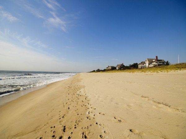 The Hamptons Four Bedroom Luxury Rental Vacation Pool Home