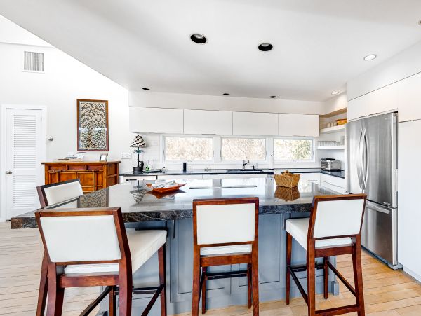 Amagansett Luxury Vacation Home Direct Access to Beach