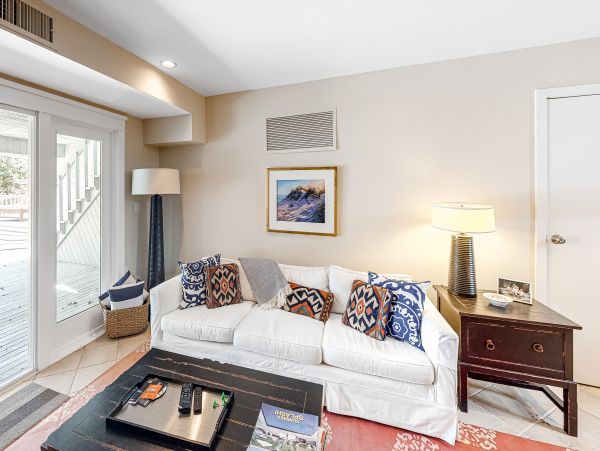 Amagansett Luxury Vacation Home Direct Access to Beach