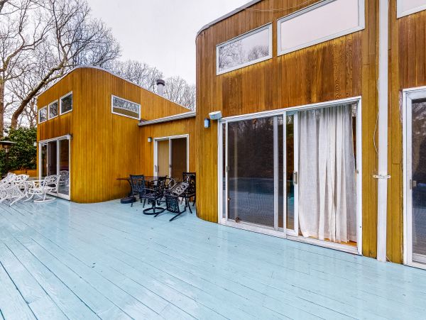 Gorgeous Vacation Home with Private Pool Sleeps 10 in East Hampton