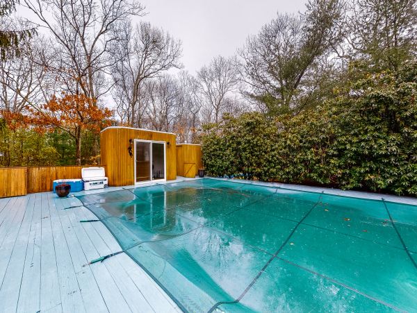 Gorgeous Vacation Home with Private Pool Sleeps 10 in East Hampton