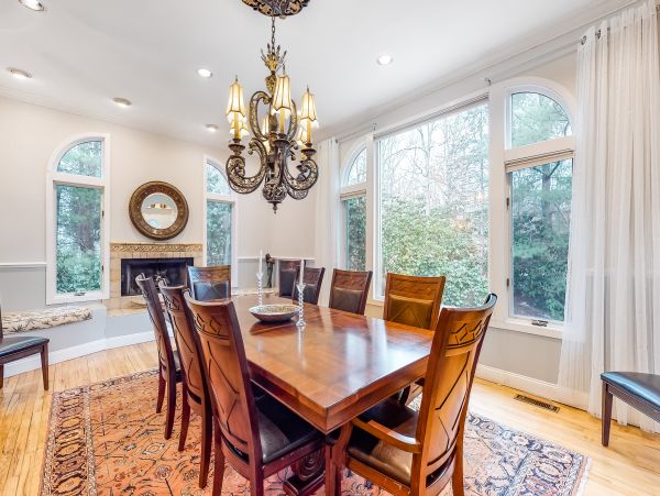 Gorgeous Vacation Home with Private Pool Sleeps 10 in East Hampton
