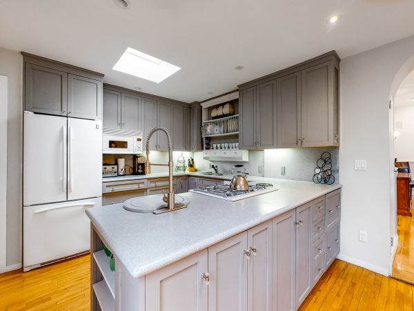Gorgeous Vacation Home with Private Pool Sleeps 10 in East Hampton