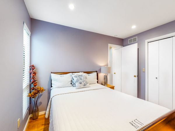 Gorgeous Vacation Home with Private Pool Sleeps 10 in East Hampton