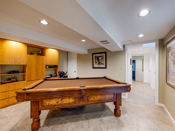 Gorgeous Vacation Home with Private Pool Sleeps 10 in East Hampton