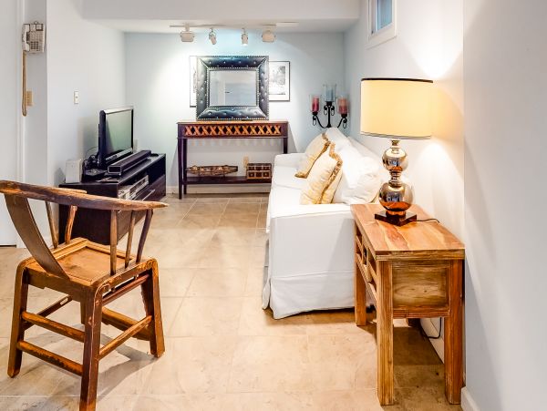 Gorgeous Vacation Home with Private Pool Sleeps 10 in East Hampton