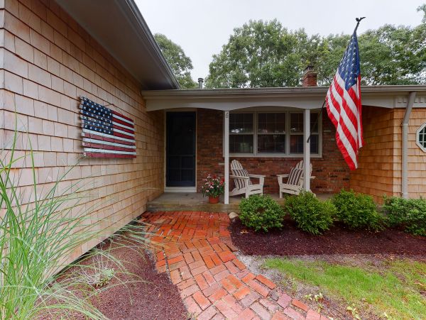Three Bedroom Vacation Home Close to Both Bay & Ocean Beach