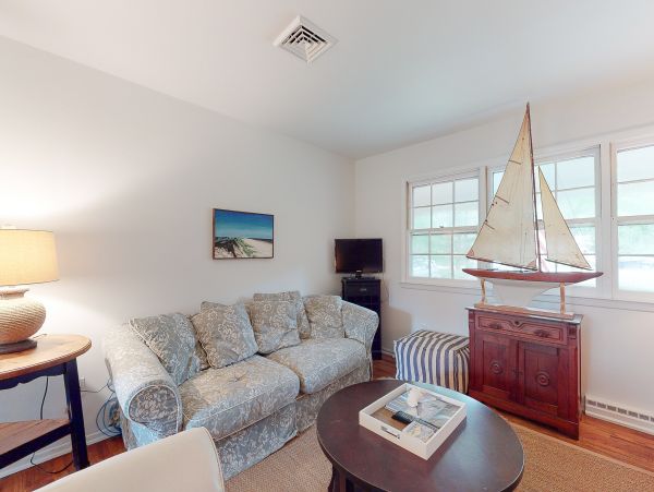 Three Bedroom Vacation Home Close to Both Bay & Ocean Beach