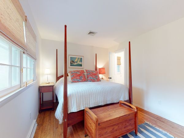 Three Bedroom Vacation Home Close to Both Bay & Ocean Beach