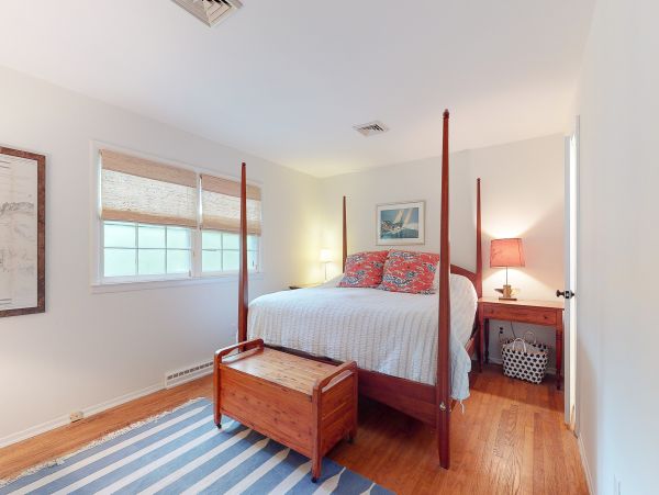 Three Bedroom Vacation Home Close to Both Bay & Ocean Beach