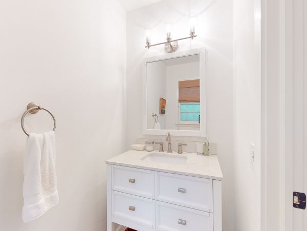 Three Bedroom Vacation Home Close to Both Bay & Ocean Beach