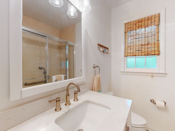 Three Bedroom Vacation Home Close to Both Bay & Ocean Beach