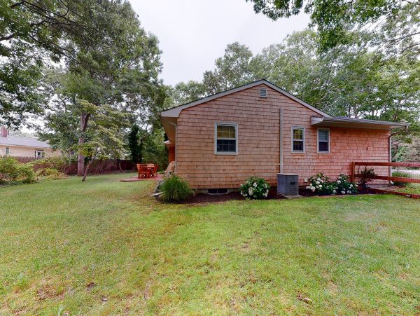 Three Bedroom Vacation Home Close to Both Bay & Ocean Beach