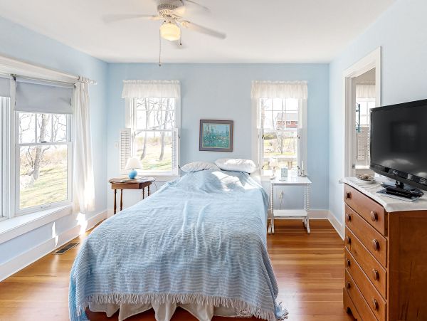 Beachfront Vacation Rental Hamptons East Marion