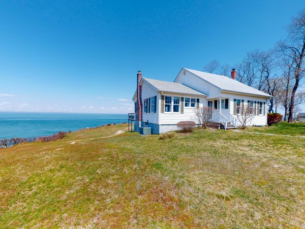 Beachfront Vacation Rental Hamptons East Marion