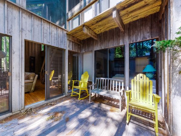 Charming Vacation Home in The Hamptons 6 Guests