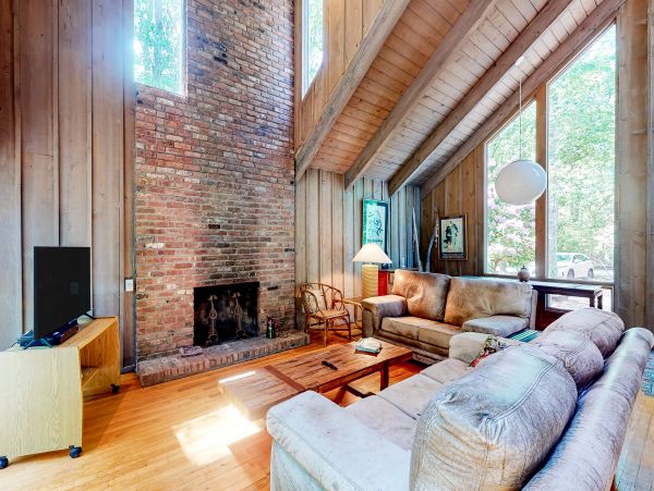 Charming Vacation Home in The Hamptons 6 Guests