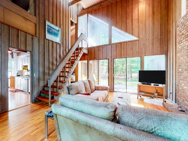 Charming Vacation Home in The Hamptons 6 Guests