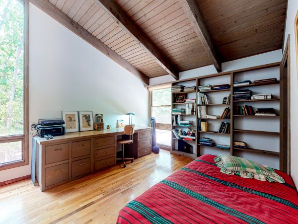 Charming Vacation Home in The Hamptons 6 Guests