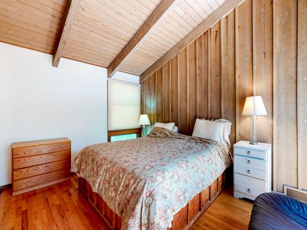 Charming Vacation Home in The Hamptons 6 Guests