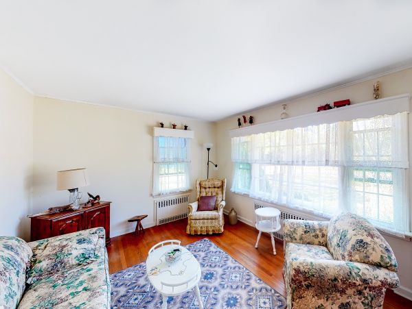 Southold Hamptons Charming Vacation Home 4 Guests