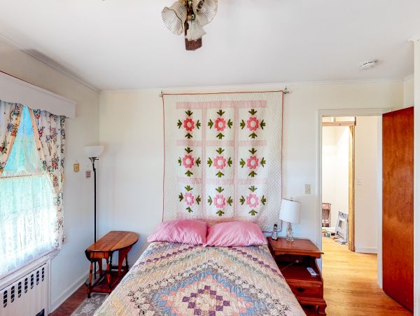 Southold Hamptons Charming Vacation Home 4 Guests