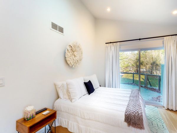 East Hamptons 4 Bedroom Vacation Home with Private Pool