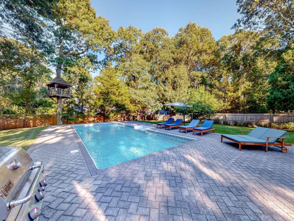 East Hamptons 4 Bedroom Vacation Home with Private Pool