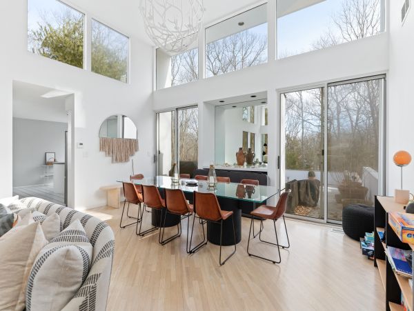 Gorgeous Vacation Home In The Hamptons With Heated Pool