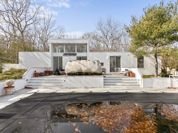 Gorgeous Vacation Home In The Hamptons With Heated Pool