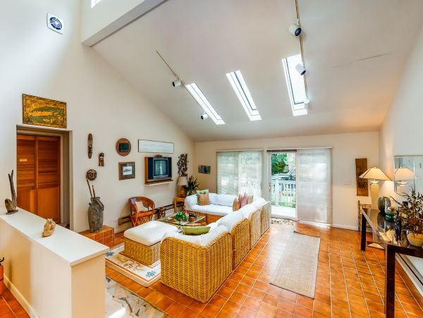 Gorgeous Vacation Rental Home with 8 Bedrooms Sleeps 12