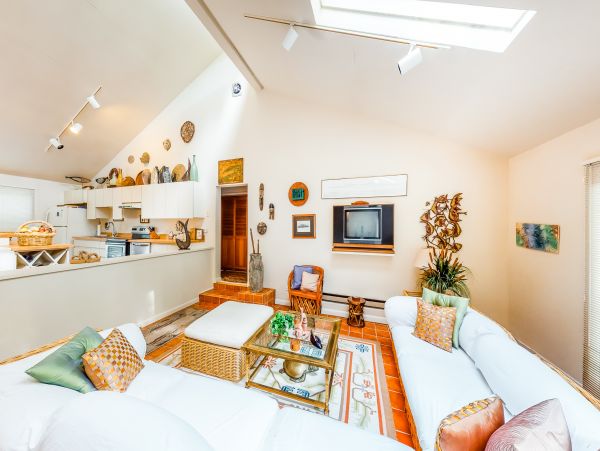Gorgeous Vacation Rental Home with 8 Bedrooms Sleeps 12
