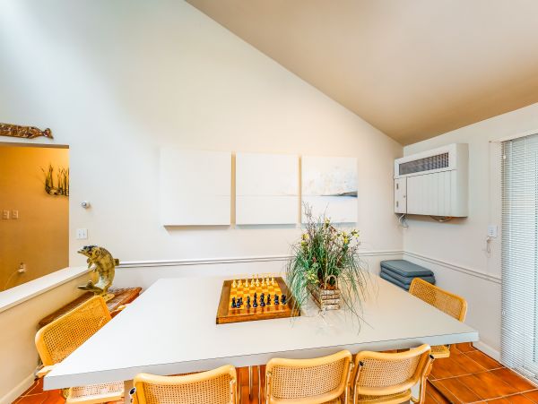 Gorgeous Vacation Rental Home with 8 Bedrooms Sleeps 12