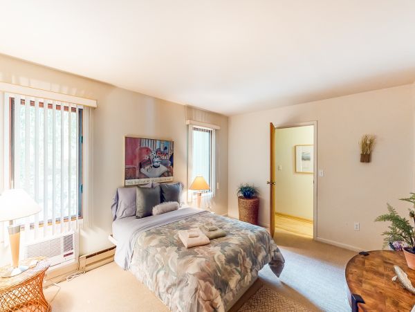 Gorgeous Vacation Rental Home with 8 Bedrooms Sleeps 12
