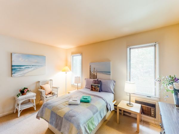 Gorgeous Vacation Rental Home with 8 Bedrooms Sleeps 12