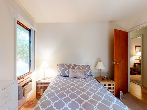 Gorgeous Vacation Rental Home with 8 Bedrooms Sleeps 12
