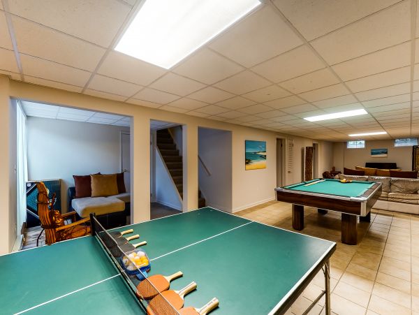 Gorgeous Vacation Rental Home with 8 Bedrooms Sleeps 12