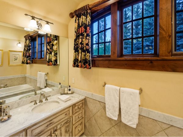 Ski in Ski Out Six Bedroom Luxury Estate in Snowmass Village