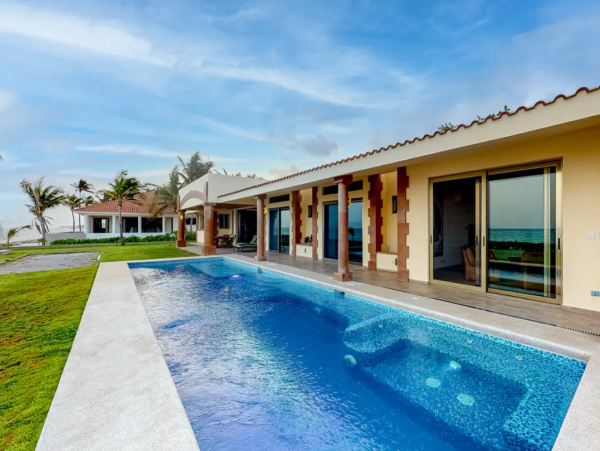 Stunning Playa Del Carmen Vacation Home On Beach With Pool