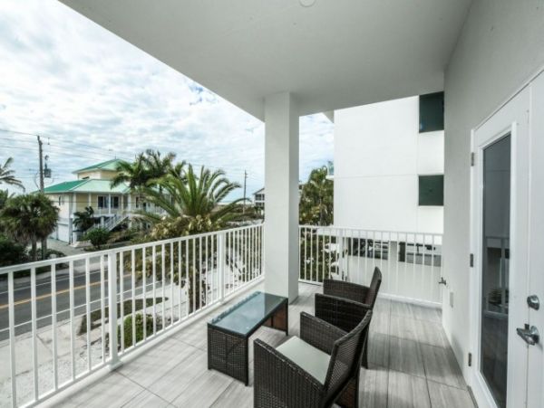 Siesta Key Three Bedroom Vacation Condo Sleeps 8 Guests