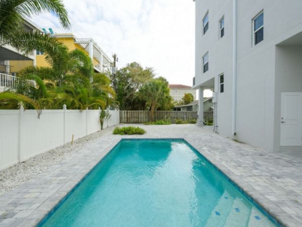 Siesta Key Three Bedroom Vacation Condo Sleeps 8 Guests
