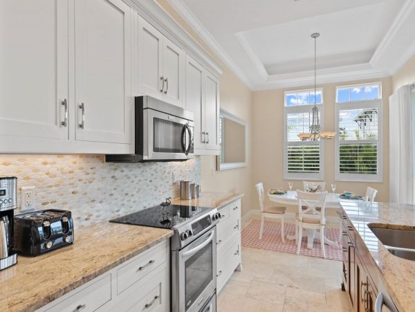 Beautiful & Spacious 3 Bedroom Home in Siesta Key Sleeps 10