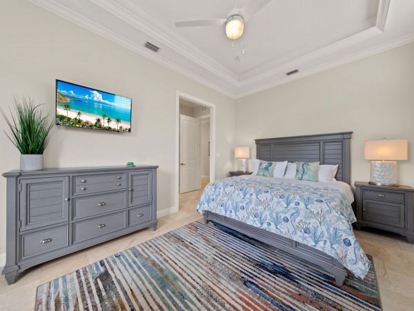 Beautiful & Spacious 3 Bedroom Home in Siesta Key Sleeps 10