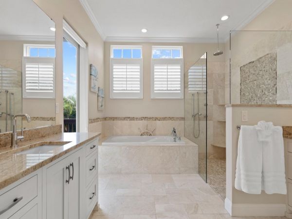 Beautiful & Spacious 3 Bedroom Home in Siesta Key Sleeps 10