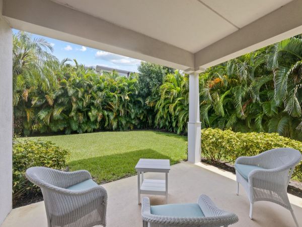 Beautiful & Spacious 3 Bedroom Home in Siesta Key Sleeps 10